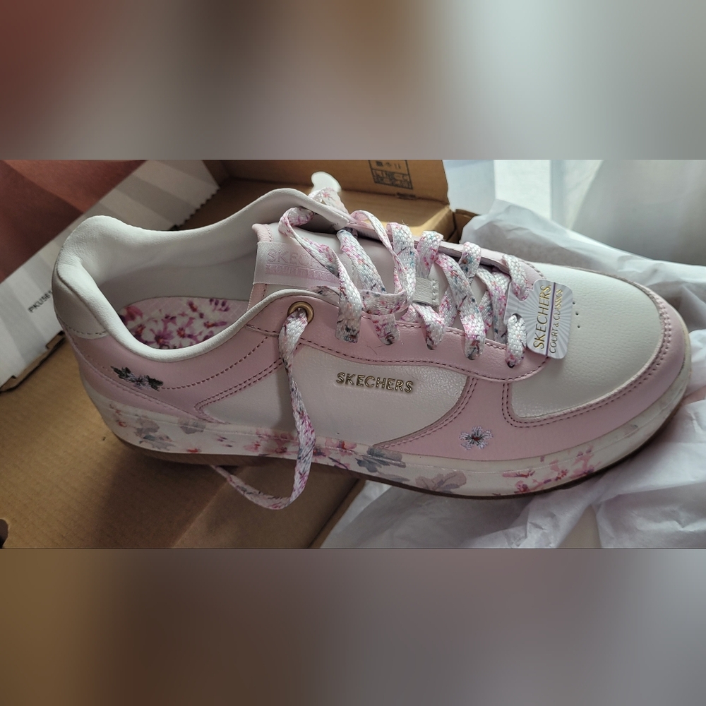 Skechers Light Pink Floral Sneakers Size 9. New With Tags